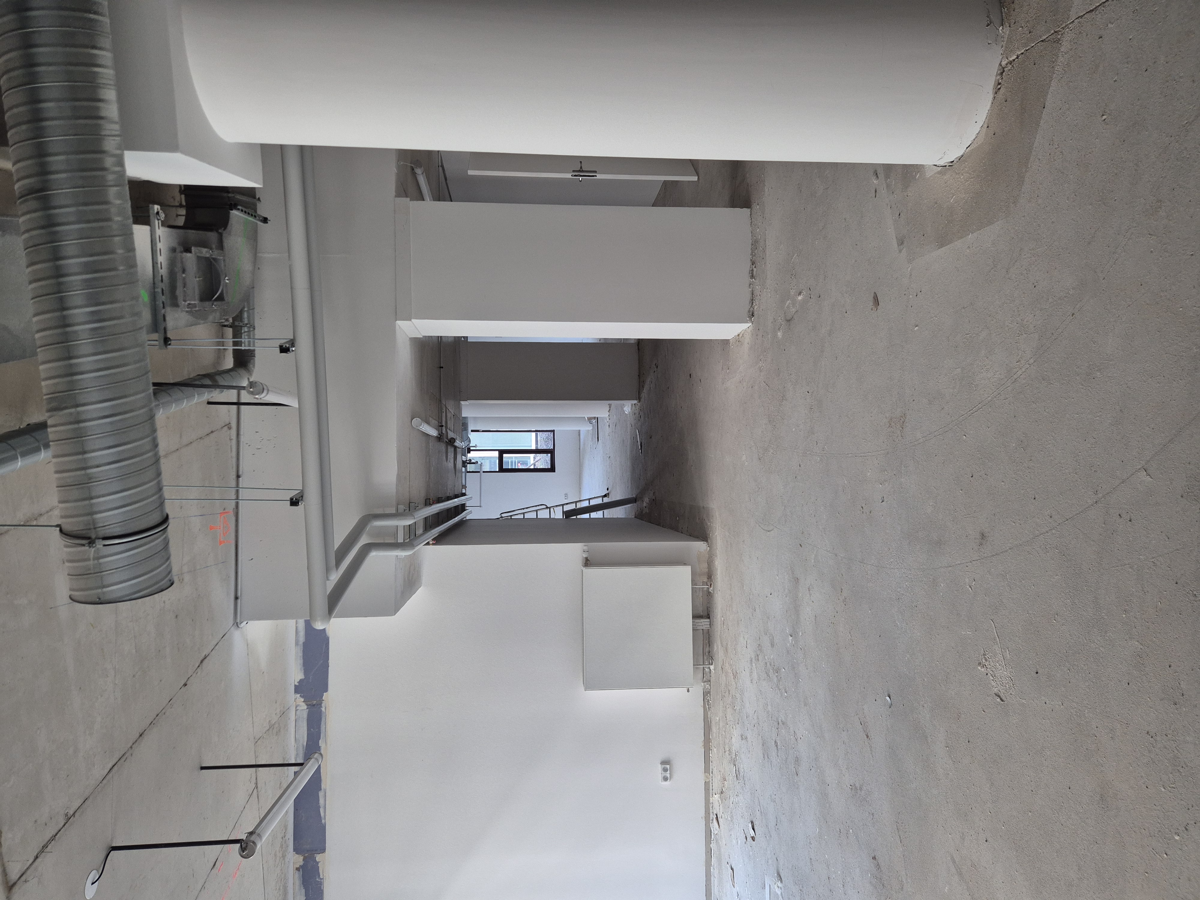 Rez-de-chaussée, bureau, atelier à Paris 13 - Occupation pérenne (Base Commune)