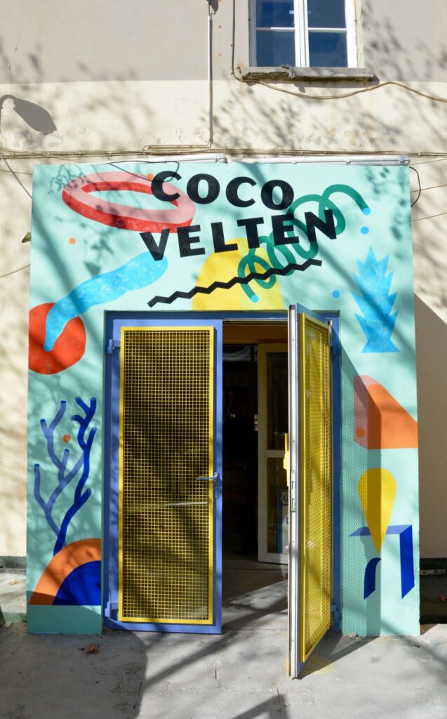 Coco Velten, entrée du bâtiment, tiers-lieu relevant de l'urbanisme transitoire - Plateau Urbain
