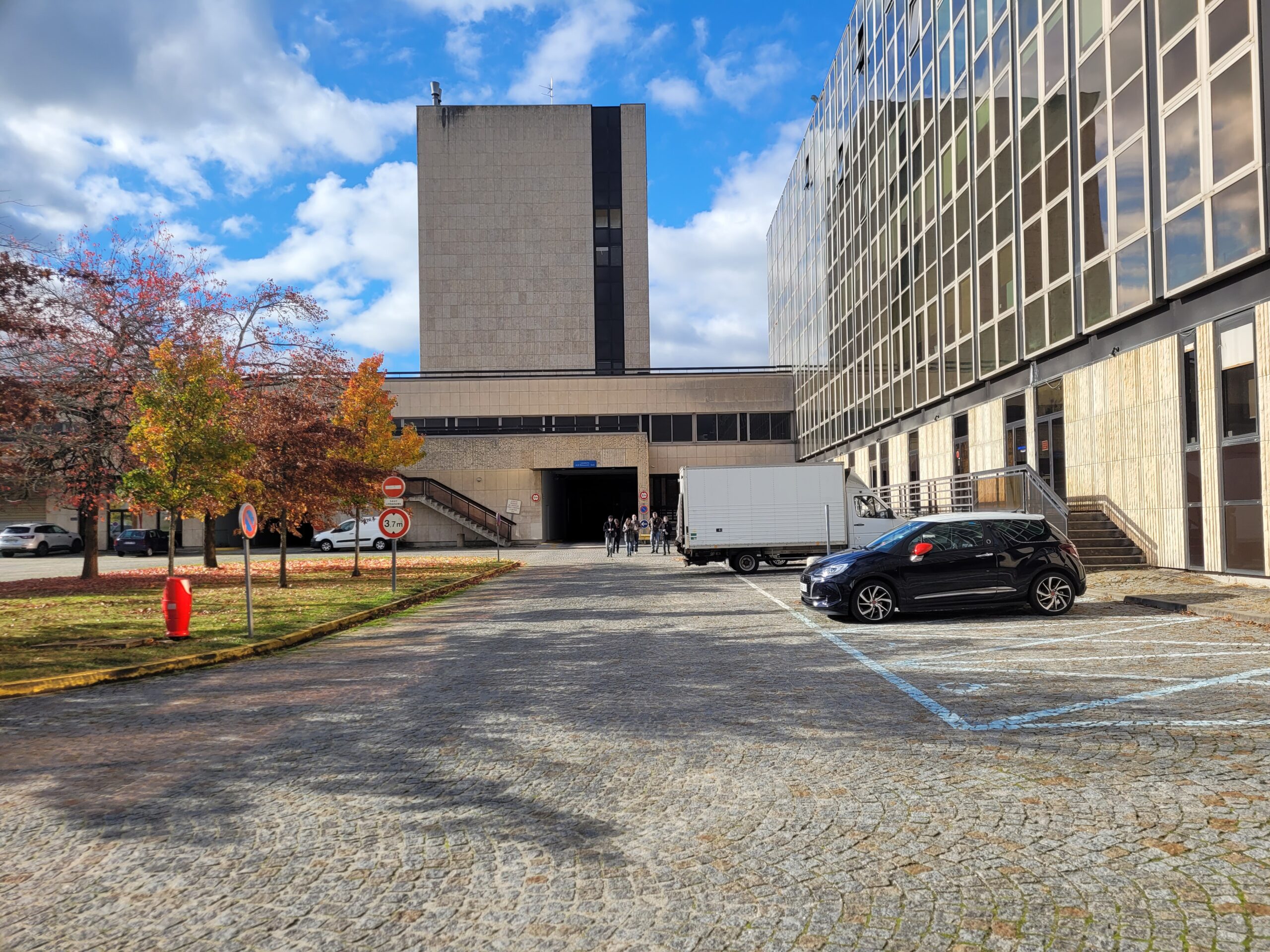 Occuper un bâtiment tertiaire - Étude, vue de la cour | Plateau Urbain