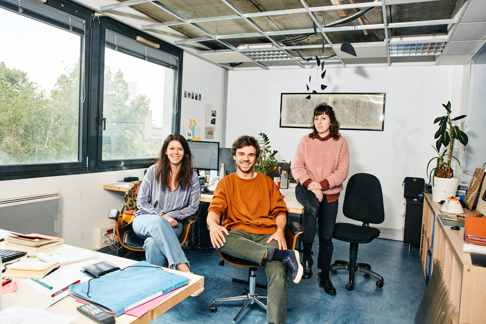 Portrait de trois occupant.e.s du tiers-lieu Igor, faisant partie de l'agence Agile Architecture - Plateau Urbain