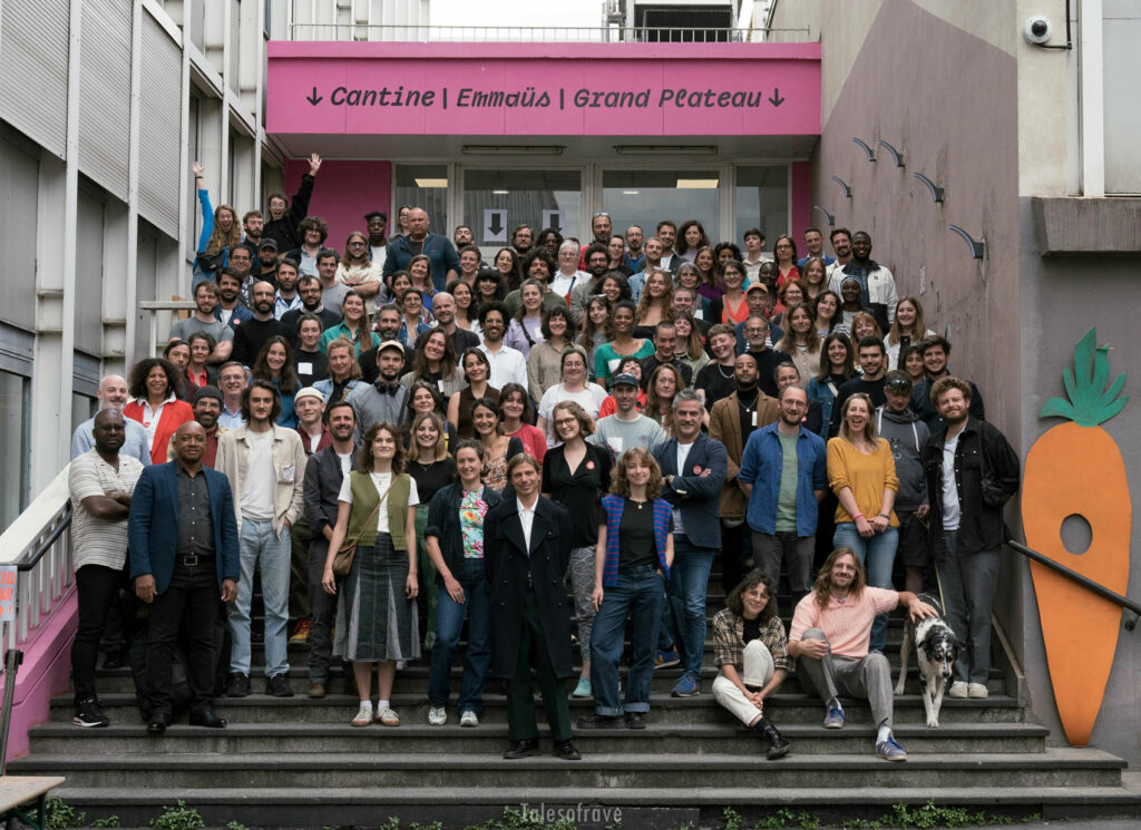 photo des 90 salariés de la coopérative plateau urbain pendant l'assemblée générale